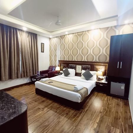 Hotel Waterfall Paschim Vihar Delhi Dış mekan fotoğraf