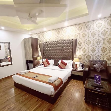 Hotel Waterfall Paschim Vihar Delhi Dış mekan fotoğraf