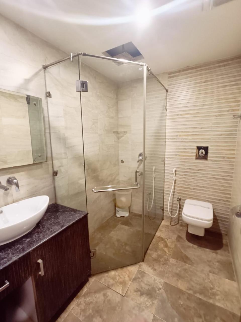 Hotel Waterfall Paschim Vihar Delhi Dış mekan fotoğraf