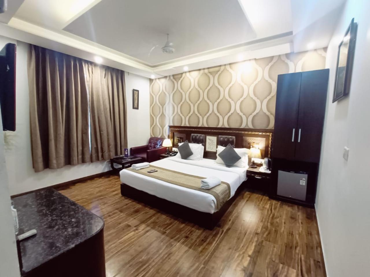 Hotel Waterfall Paschim Vihar Delhi Dış mekan fotoğraf