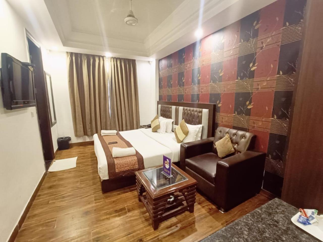 Hotel Waterfall Paschim Vihar Delhi Dış mekan fotoğraf