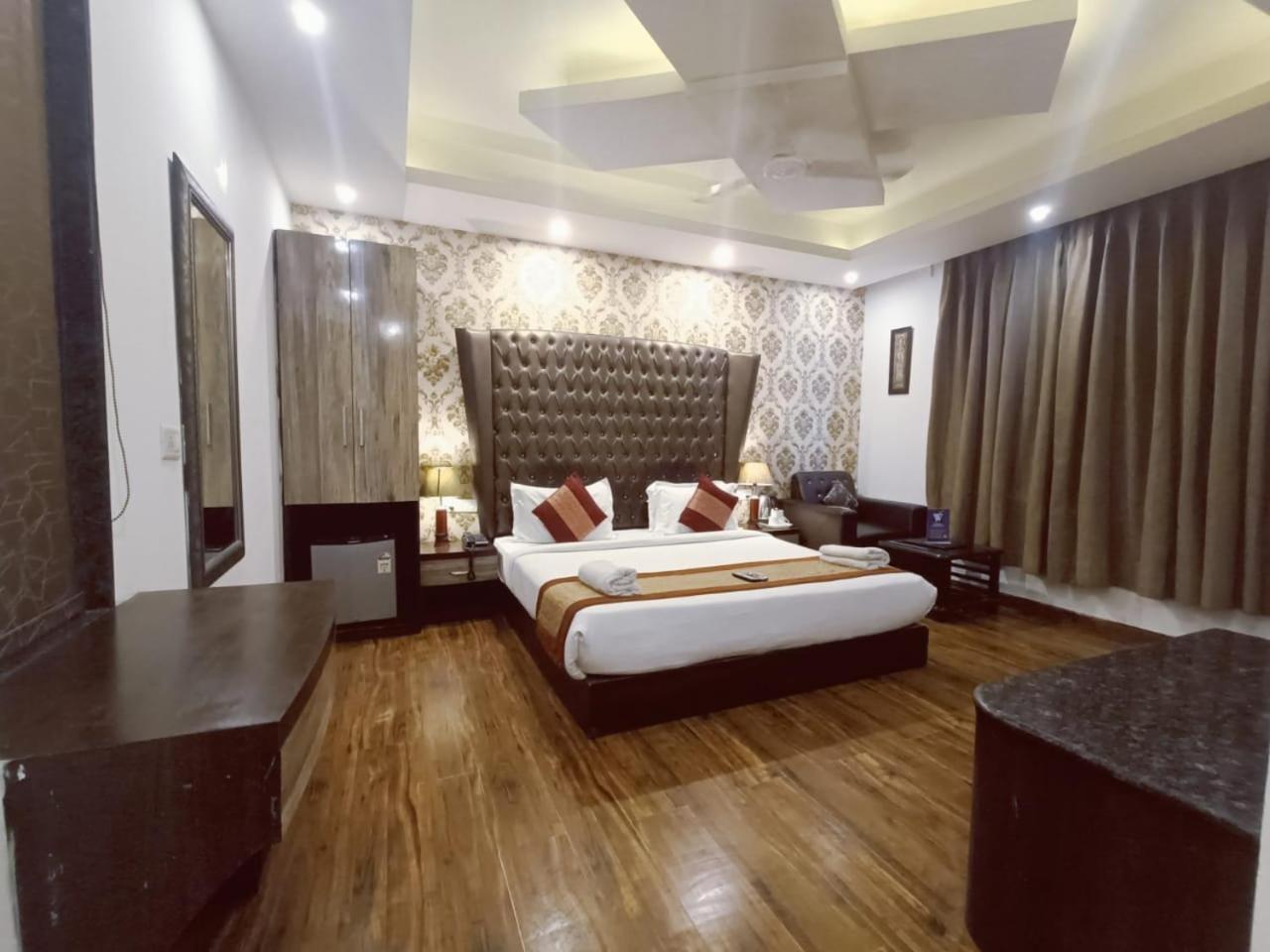 Hotel Waterfall Paschim Vihar Delhi Dış mekan fotoğraf