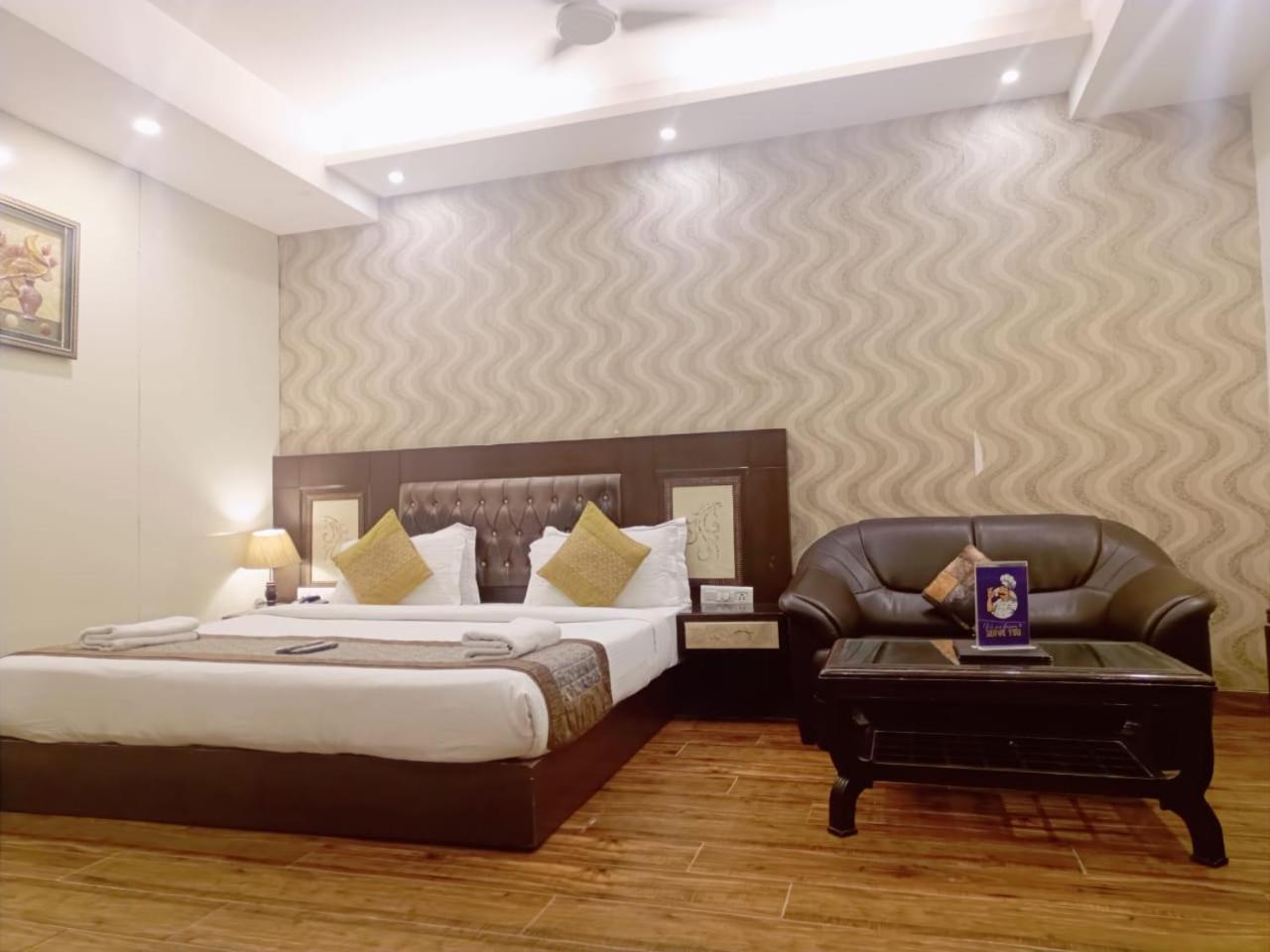 Hotel Waterfall Paschim Vihar Delhi Dış mekan fotoğraf