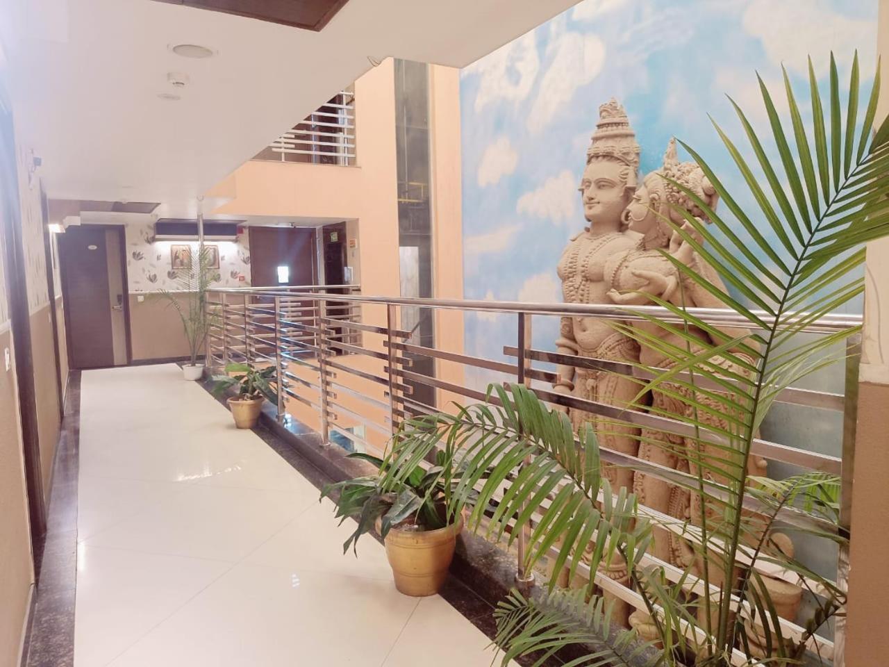 Hotel Waterfall Paschim Vihar Delhi Dış mekan fotoğraf
