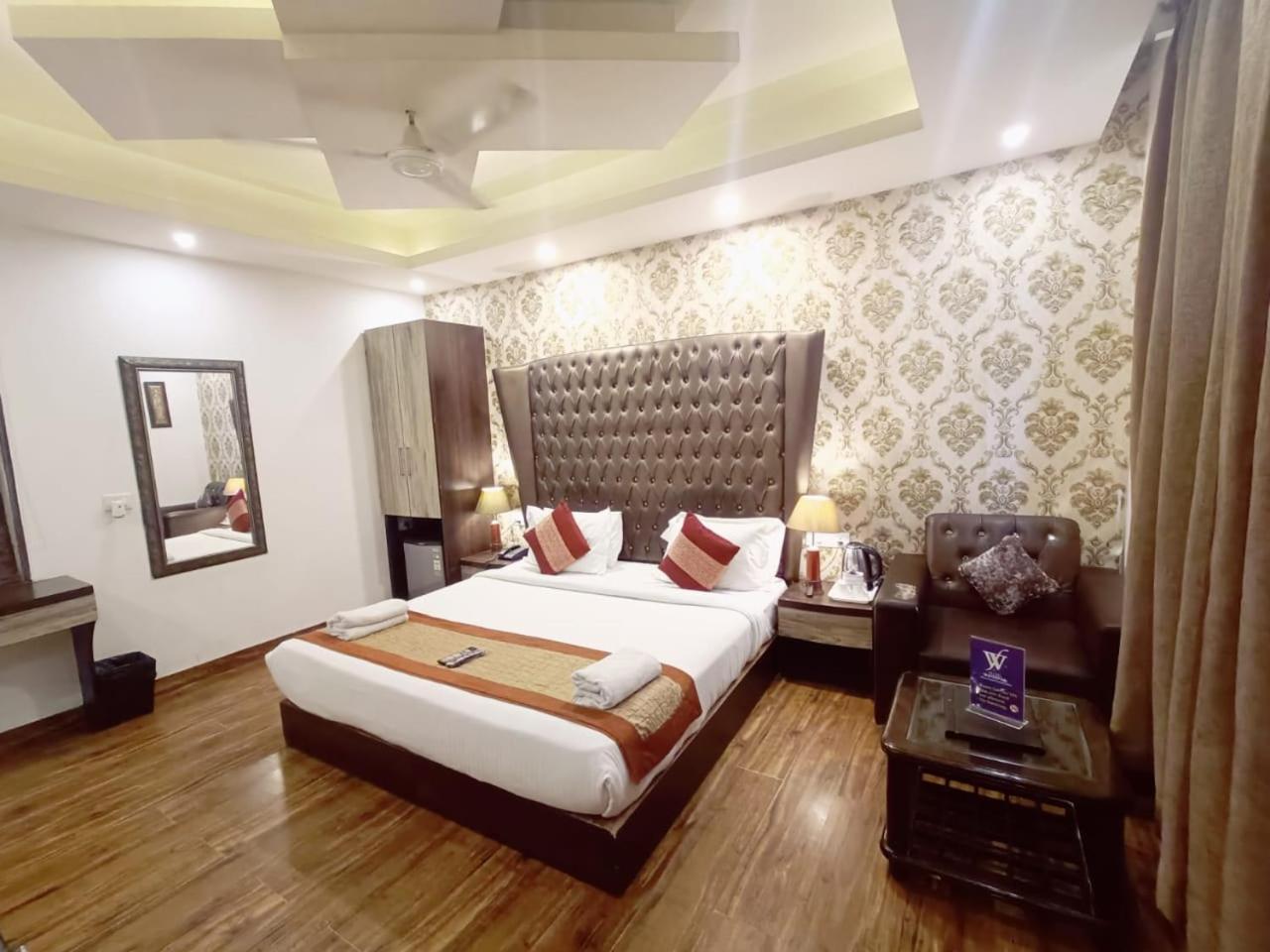 Hotel Waterfall Paschim Vihar Delhi Dış mekan fotoğraf