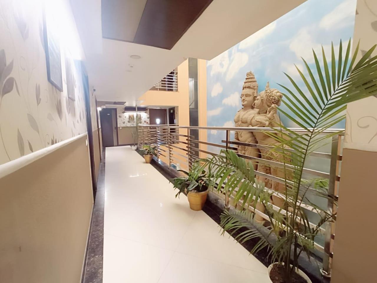 Hotel Waterfall Paschim Vihar Delhi Dış mekan fotoğraf
